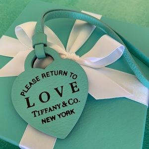 Tiffany & Co. RETURN TO TIFFANY LOVE LEATHER BAG CHARM Heart New